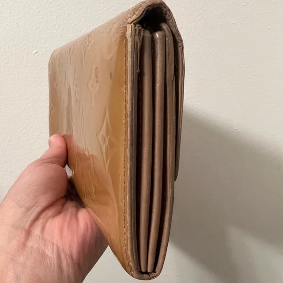 Louis Vuitton Shiny mustard patent leather Long snap on Wallet👌🌹❤️ - Picture 4 of 11